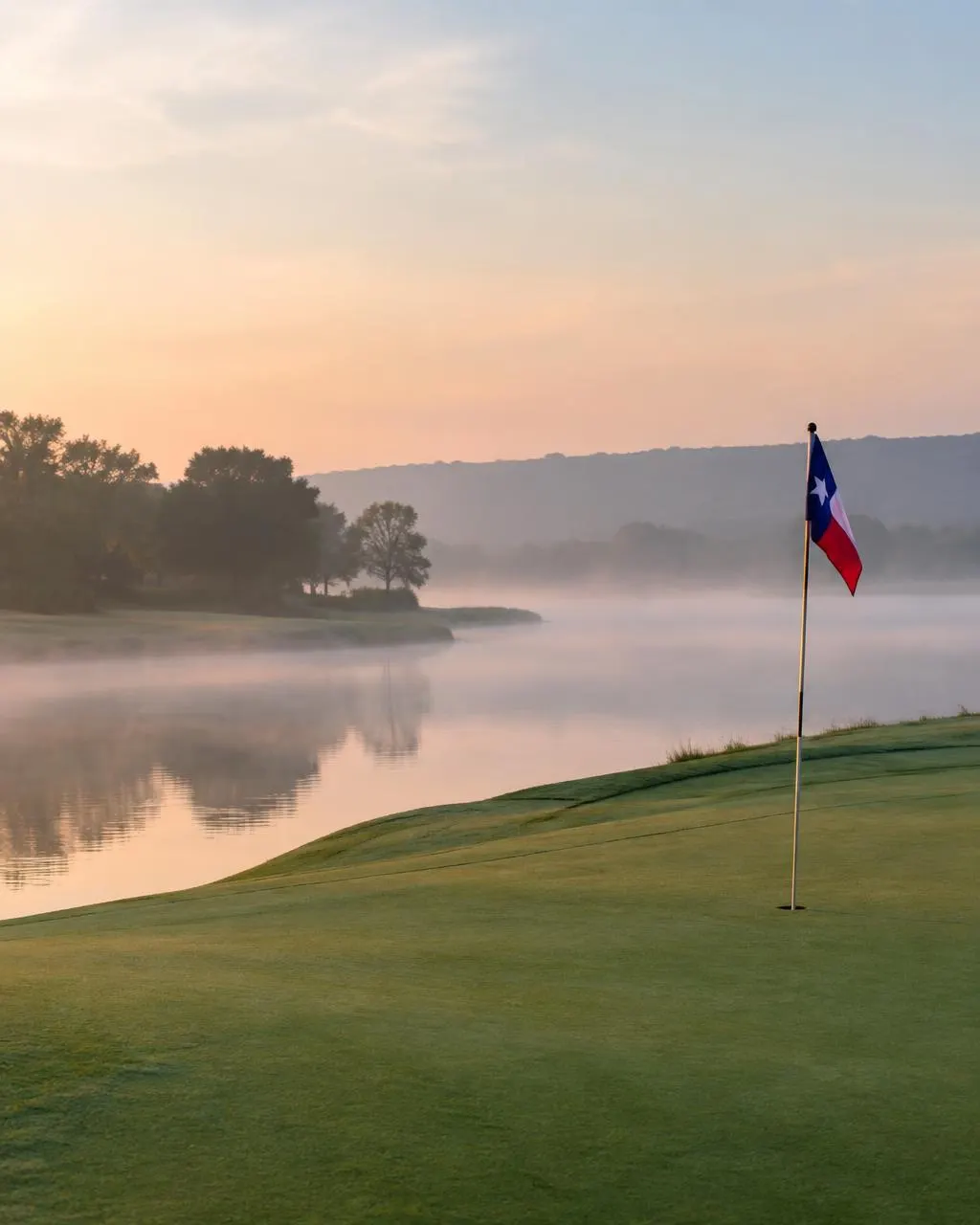 Golf green meeting the lake at Heath Golf & Yacht Club in early morning